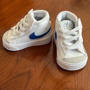 2C Nike Sneakers